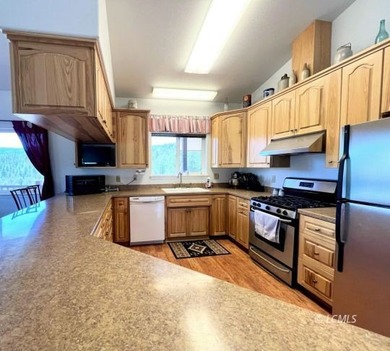 290+/- stunning timbered acres, Exquisite 1440 SQ FT.2 bed 1 1/2 - photo 8