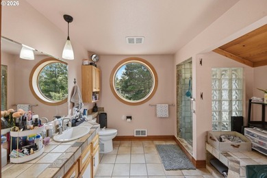 Architecturally distinctive and thoughtfully designed, this - photo 19