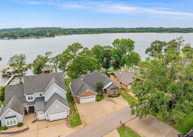 Exceptional waterfront living in Emerald Bay! This beautifully - photo 2
