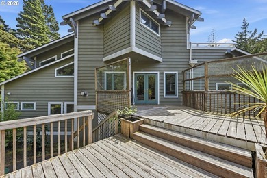 Architecturally distinctive and thoughtfully designed, this - photo 38