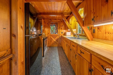 Welcome to 'Windsong', a quintessential original Adirondack - photo 10
