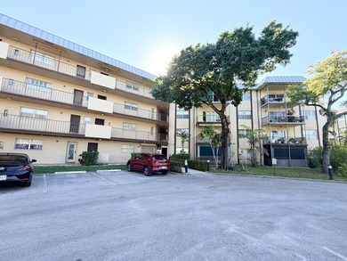 Welcome to this spacious and bright 2/2 corner unit with an - photo 2