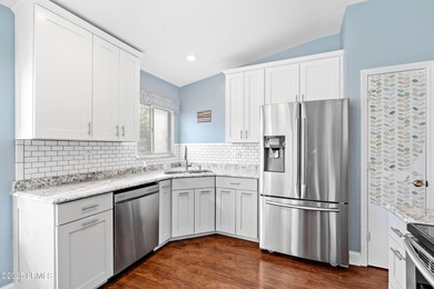Welcome to the pristine 3 bed, 2 bath Clayton Model villa in the - photo 18