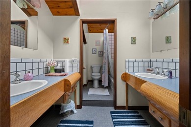 Very private one-of-a-kind custom-built 3,453 square foot home - photo 23