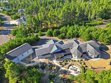 Very thoughtfully designed 1 level home on a private and secure - photo 4