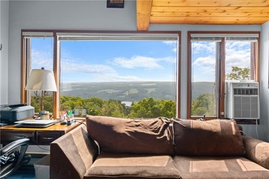 Very private one-of-a-kind custom-built 3,453 square foot home - photo 25