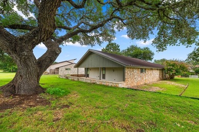 Beautiful freestanding Garden home with low maintenance yard