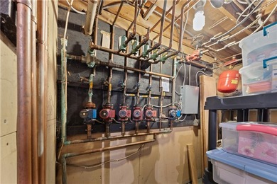 Very private one-of-a-kind custom-built 3,453 square foot home - photo 32