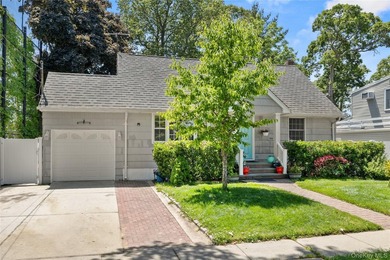 Welcome to 156 Moore Avenue! Nestled on a quiet residential - photo 2