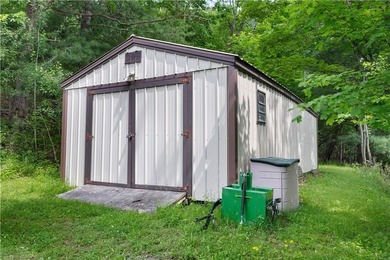 Very private one-of-a-kind custom-built 3,453 square foot home - photo 37