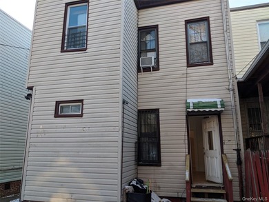 Great Opportunity to Own this 2 unit detached multi-family with - photo 2