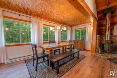 Beautifully renovated Adirondack chalet with no rental - photo 4