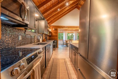 Beautifully renovated Adirondack chalet with no rental - photo 7