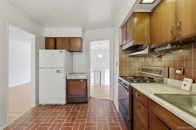 Well-Kept Home In Desirable West Islip With A Spacious Layout - photo 11