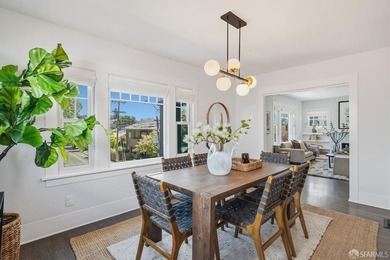 Stunning Rockridge Craftsman | Timeless Charm Beautifully - photo 12