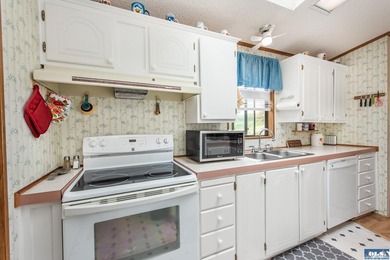 Welcome to West Alder Estates! This well-maintained 2-bedroom - photo 14