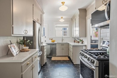Stunning Rockridge Craftsman | Timeless Charm Beautifully - photo 15