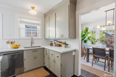 Stunning Rockridge Craftsman | Timeless Charm Beautifully - photo 16