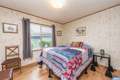 Welcome to West Alder Estates! This well-maintained 2-bedroom - photo 20