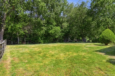 Well-Kept Home In Desirable West Islip With A Spacious Layout - photo 23