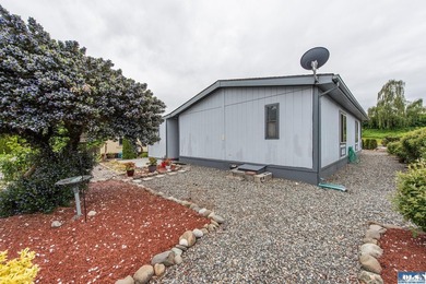 Welcome to West Alder Estates! This well-maintained 2-bedroom - photo 29