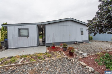 Welcome to West Alder Estates! This well-maintained 2-bedroom - photo 31