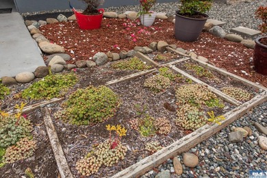 Welcome to West Alder Estates! This well-maintained 2-bedroom - photo 32