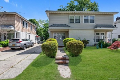 Prime Bayside Single Family Brick Semi Attached , Walk to - photo 1