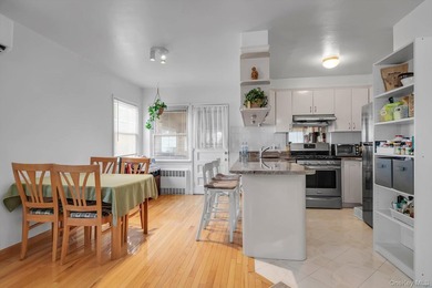 Prime Bayside Single Family Brick Semi Attached , Walk to - photo 4