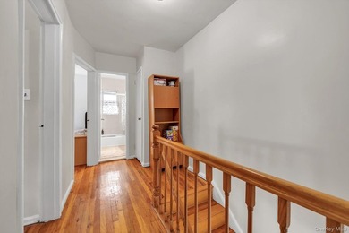 Prime Bayside Single Family Brick Semi Attached , Walk to - photo 8
