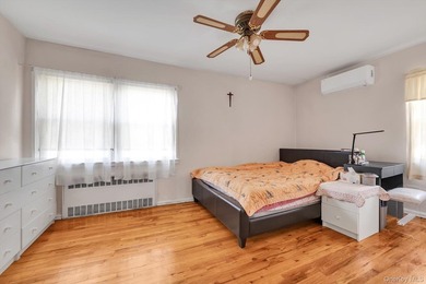 Prime Bayside Single Family Brick Semi Attached , Walk to - photo 10