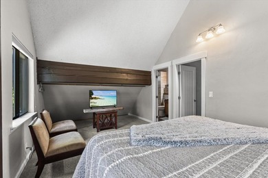 Beautifully renovated and thoughtfully designed, this Kings - photo 12