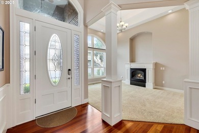 This beautiful home is elegant and sophisticated yet warm and - photo 4