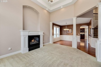 This beautiful home is elegant and sophisticated yet warm and - photo 9