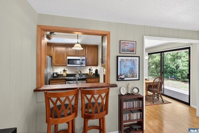 Enjoy comfortable living in this beautifully maintained - photo 17