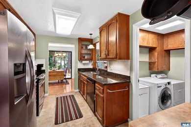 Enjoy comfortable living in this beautifully maintained - photo 19