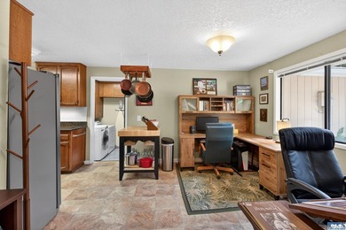 Enjoy comfortable living in this beautifully maintained - photo 20