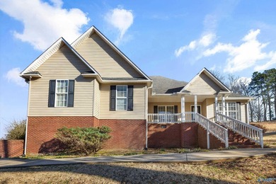 Lake Guntersville Home For Sale in Guntersville Alabama