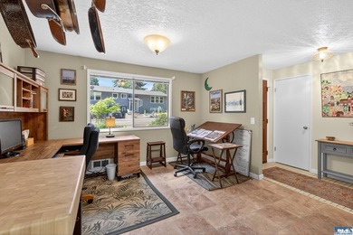 Enjoy comfortable living in this beautifully maintained - photo 21