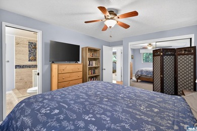 Enjoy comfortable living in this beautifully maintained - photo 25