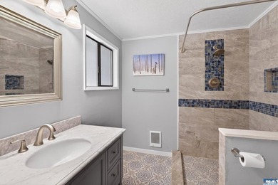 Enjoy comfortable living in this beautifully maintained - photo 26