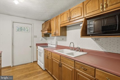 This property has the feel buyers are hoping to find when they - photo 7