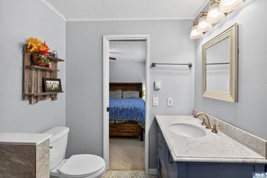 Enjoy comfortable living in this beautifully maintained - photo 28