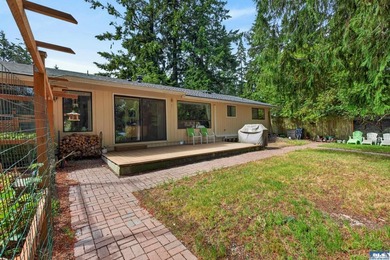 Enjoy comfortable living in this beautifully maintained - photo 34