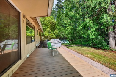 Enjoy comfortable living in this beautifully maintained - photo 36