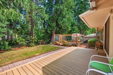 Enjoy comfortable living in this beautifully maintained - photo 37
