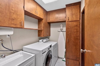 Enjoy comfortable living in this beautifully maintained - photo 41