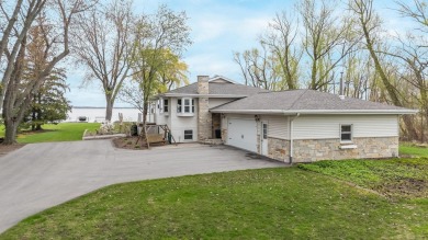 Lake Home For Sale in Winneconne, Wisconsin