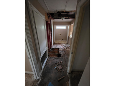 Rehab, fix'r upper-repairs required. The sales price is net cash - photo 5
