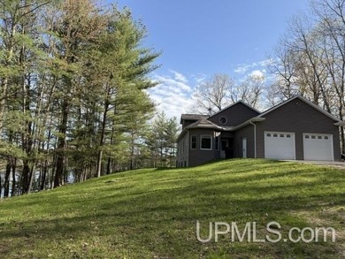 Merriman Lake - Tucked away near the end of a private road, this - photo 1